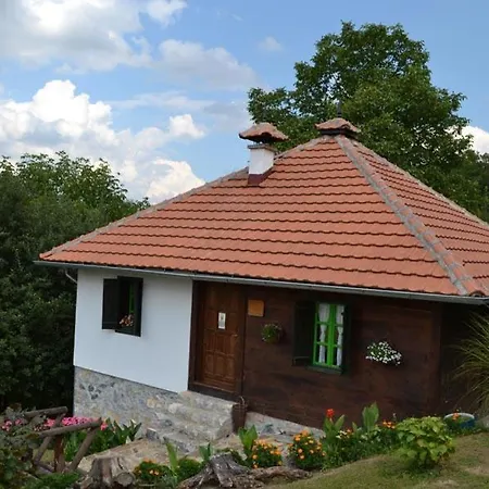 Terzica Avlija לינה וארוחת בוקר