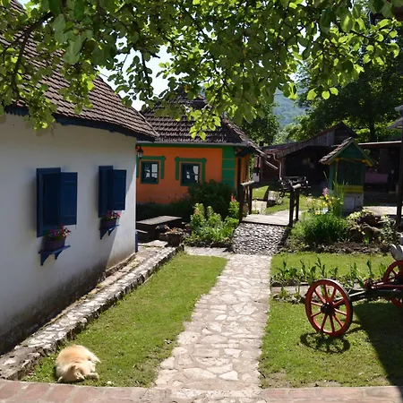 Terzica Avlija Bed & Breakfast *